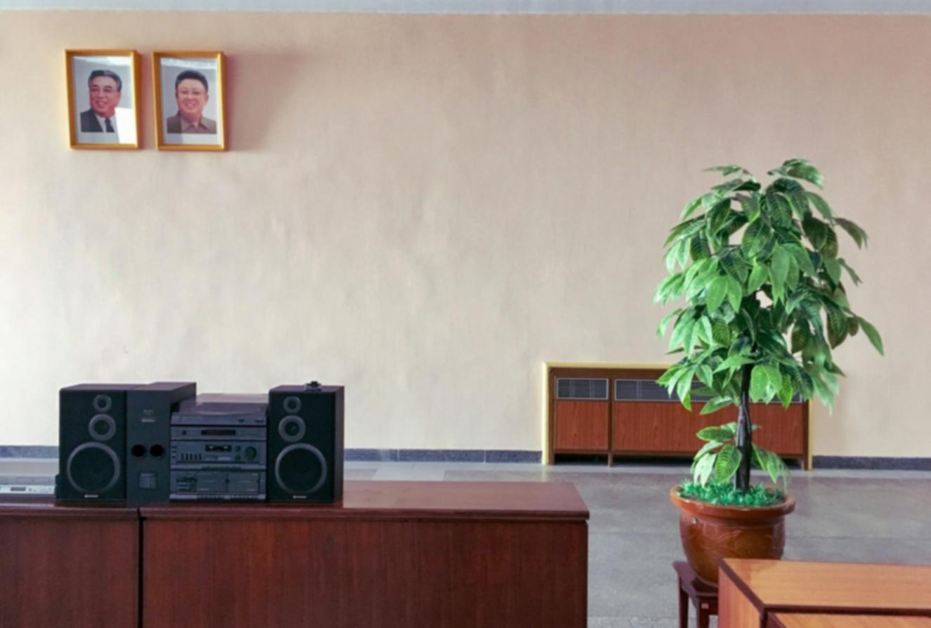 Музыкальное оборудование в студии Benthros